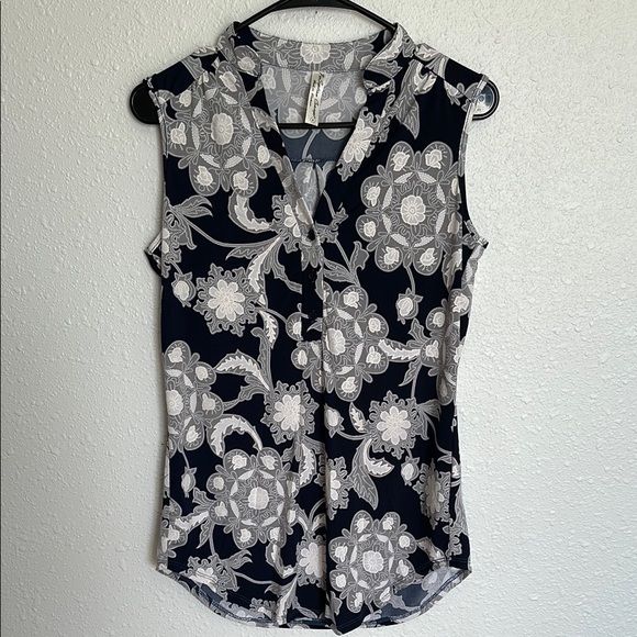 PerSeption Concept Floral Sleeveless Women's Top Dark Blue and White Size Small - Picture 2 of 9